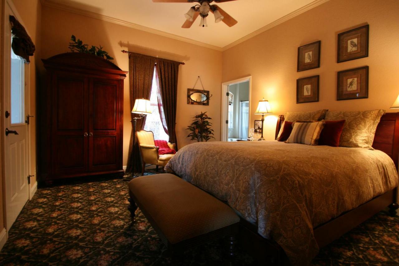 Yosemite Rose Bed And Breakfast Гровленд Экстерьер фото